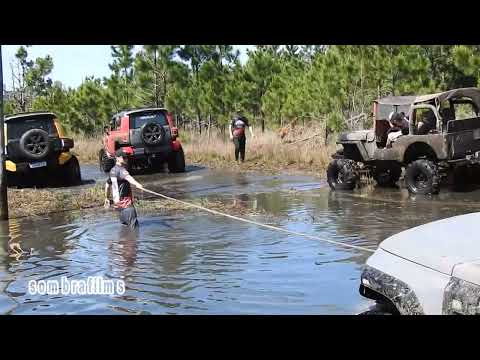 lada niva NA outra face de  atlantida sul tem sombras e diversão