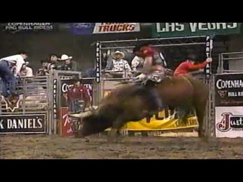 Adriano Moraes vs Boot Hill - 97 PBR Portland (88 pts)