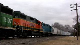 preview picture of video 'BNSF 1502 Leads Eastbound Through Steward, Illinois'