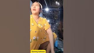 Download lagu LEAKING GOOD! Fry the fritters until they sweat mp3