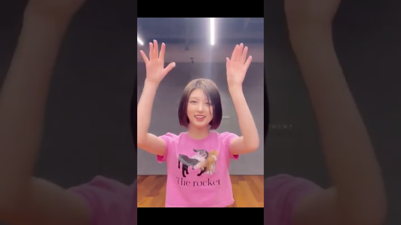 STAYC先輩のTeddy Bearをるんるらんらん踊る秋ちゃん【IVE/ガウル】日本語字幕 #Shorts