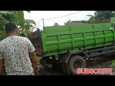 Hino Dutro jomplangin muatan batu split 5 kubik