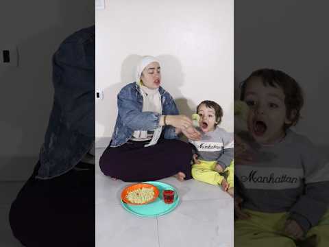 عمر فاجئ ماما بالاندومي