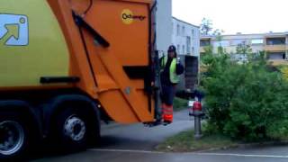 preview picture of video 'New garbagetruck Talwiesenstr. Kloten'