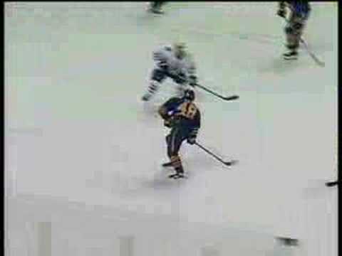 Daniel Briere signs with the Philadelphia Flyers