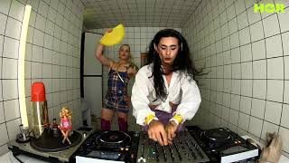 M {(I)} K E Y. DJ set