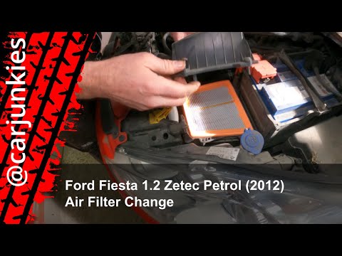Ford Fiesta 1.2 Zetec Petrol (2012) - Air Filter Change