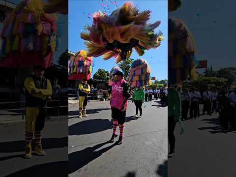 Colorido desfile del correo en Sonsonate Centro #fiestas #desfiles #viralvideo #elsalvador #familia