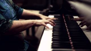 Retrato em Branco e Preto (Tom Jobim e Chico Buarque). Arranjo: Iara Gomes