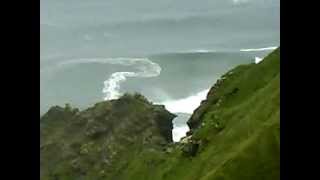 preview picture of video 'Big wave Surfing Aileens Cliffs of Moher Ireland video'