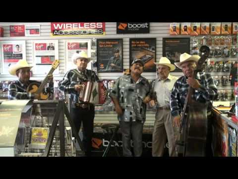 CARLOS TIERRANEGRA DE(CARLOS Y JOSE ) Y RAMIRO CAVAZOS (LOS DONNENOS)                   .mpg