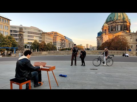 Fantastic medley on crazy Piano by Thomas Krüger in the middle of Berlin
