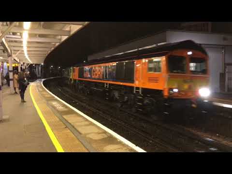 (HD) Freshly Painted 66724 & Freightliner 66563 pass Lewisham working 6L36 - 15/9/17