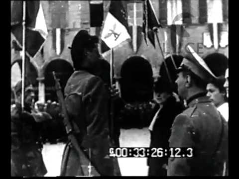 Italia settentrionale - La consegna della bandiera di combattimento ad un battaglione di allievi