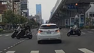 我猜車主應該正在聽梁靜茹的勇氣