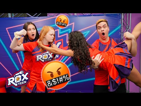 ELA BRIGOU O DIA TODO COM OS ARTISTAS DA ROXTEEN! (INCORPOROU A PERSONAGEM)