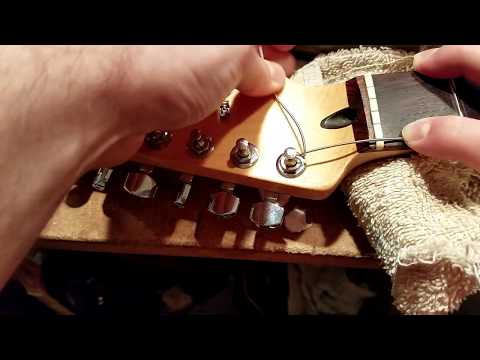 Lock Your Guitar Strings so they always stay in tune (with out locking tuners)