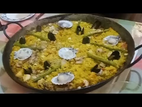 Paella Mixta de Mariscos, Cerdo y Pollo