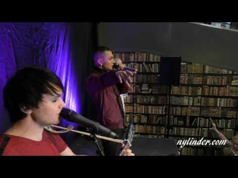 Idolfinalisterna 2016 sjunger på Kosta Outlet