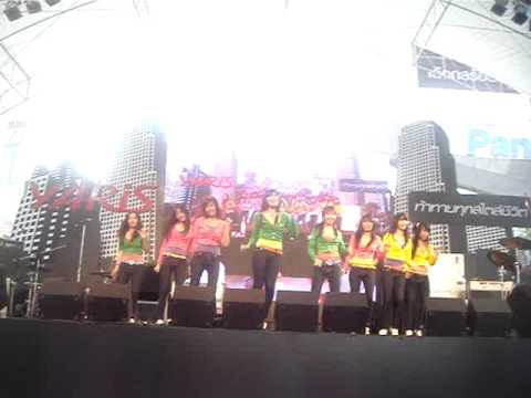 Gee - Ongchelic - Cover SNSD @ Toyota Event