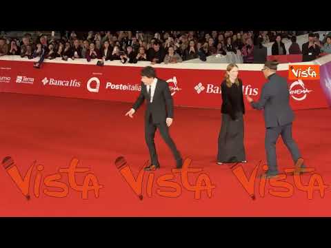 Jesse Eisenberg e Julianne Moore in posa per le foto sul red carpet della Festa del Cinema di Roma