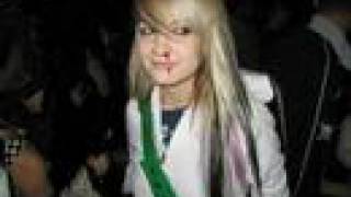 Porcelain and the tramps- The Preyingmantis