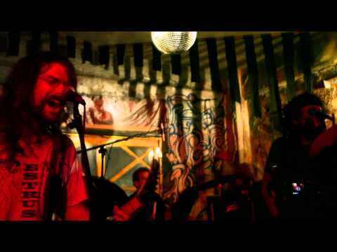 tHe pSyCHoTic bEaCH bUms -- Happy as shit @ House Pit/Kit