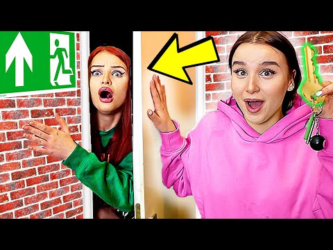 Schwester im GEHEIMEN ZIMMER eingesperrt ! 🏡🤫 (Sorry)  - Celina