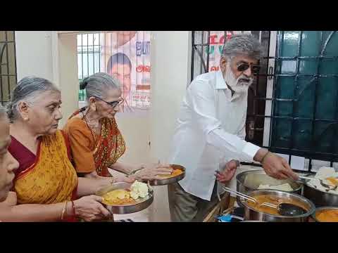 Ln Renu kumar from LC of United city served Breakfast at Annai Ullam old age home