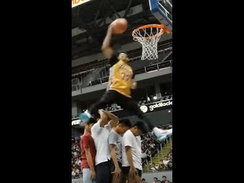 5-foot-9 David Carlos shows leaping ability in Slam Dunk contest at NBTC All-Stars