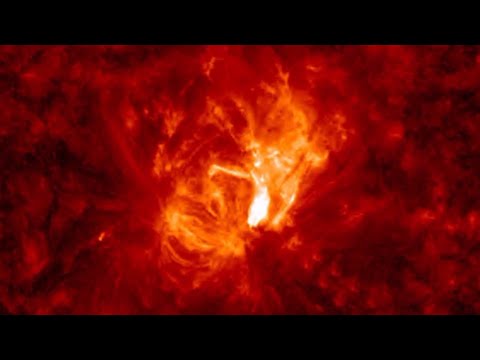 Huge sunspot produces stunning solar flare