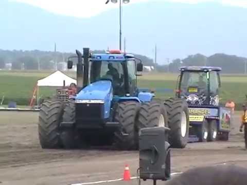 New Holland TJ500 pulling St-Damase 2014