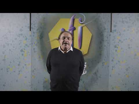 La posizione scomoda di Nino Frassica