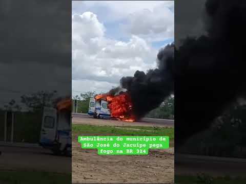 Ambulância do município de São José do Jacuípe pega fogo na BR 324