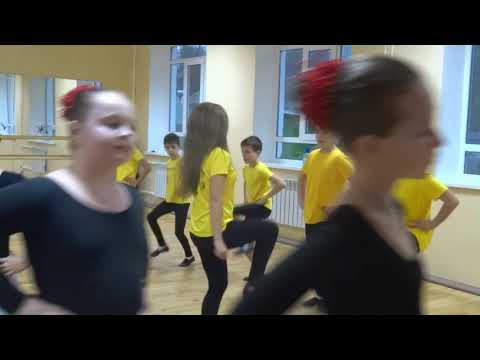 Lectie deschisa dans popular.Ansamblul Zâmbetul