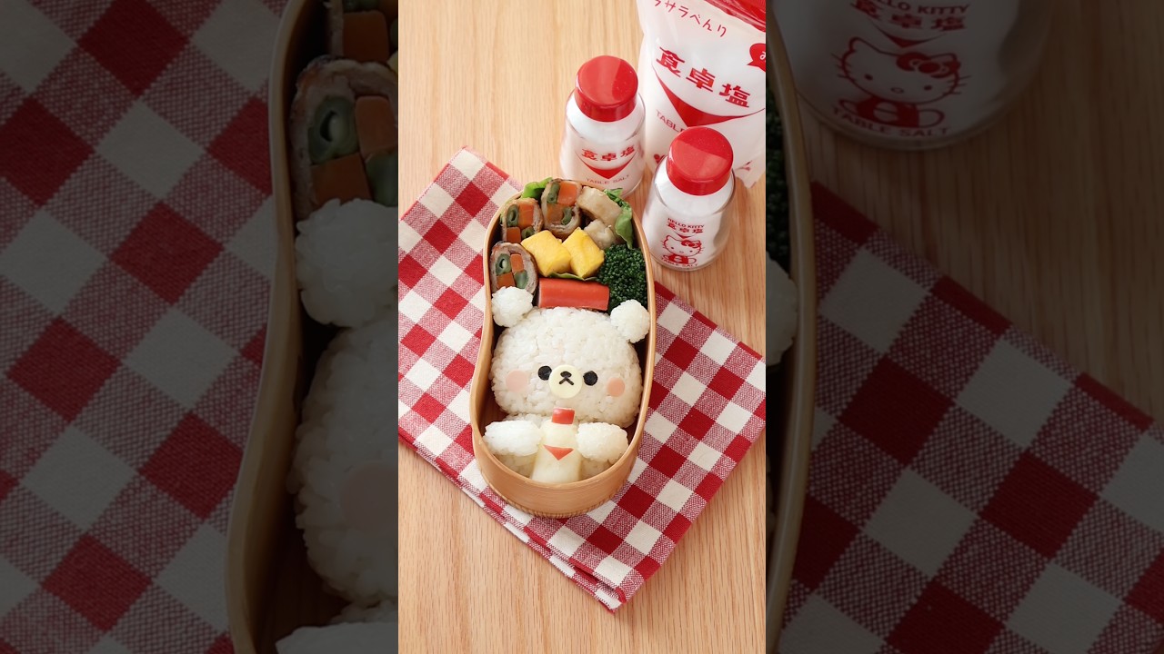 赤いキャップがトレードマークの食卓塩のボトルをイメージした白クマくんを作ってみました。300ｇの詰め替え用があるのみんなは知ってましたか？？#PR#キャラ弁#お弁当#食卓塩#詰め替え用