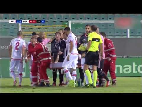 Dura patada hace que lo saquen en camilla en la Serie B