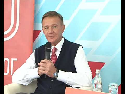 Врио губернатора Курской области в студенчестве продавал матрешки