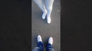 Eliza White reebok White sokcs and slimed jeans nad White converse