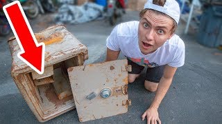 I FOUND SOMETHING HIDDEN IN THE SAFE!!