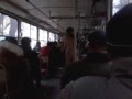Цыганка в трамвае поёт песню про маму 