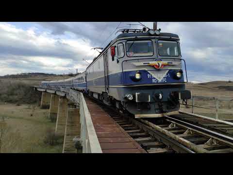 Tren IR1832 Cluj Napoca - Galati trece viaductul Dragoiesti cu EA369 a depoului Cluj - 14.03.2021