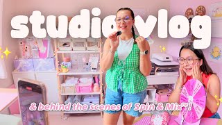 productive, stress-free days in the studio ✏️ 🎀 coffee shop sketches & spin & mix behind the scenes!