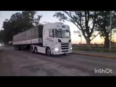 CAMIONES EN RP158 Y CRUCE CON RN19 , SAN FRANCISCO , CORDOBA , ARGENTINA ,VIDEO 240 , SUSCRIBITE !!