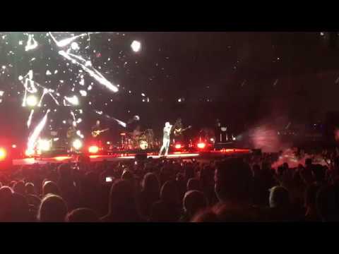 Thomas Rhett and Danielle Bradbery Singing "Playing With Fire" in Nashville 4/20/17