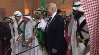 Trump danse en Arabie Saoudite (vidéo)