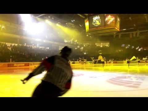 Einlauf und Start Krefeld Pinguine