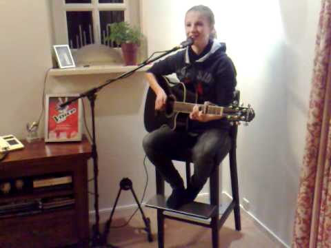 Laura van Kaam (13) uit Dinxperlo oefent