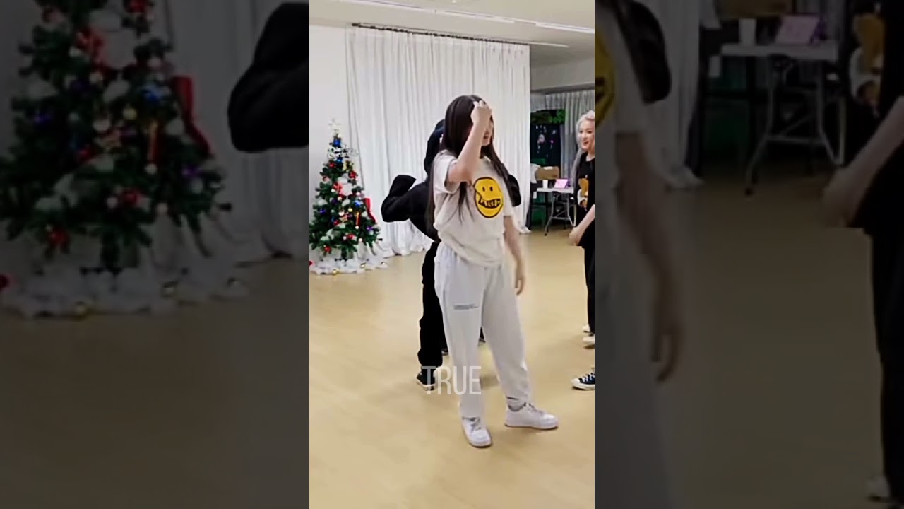 soeun dancing to mommae #tri.be #hyunbin #jia #jinha #kelly #mirae #soeun #songsun