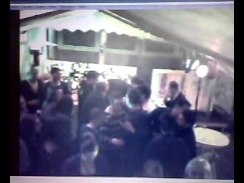 Tim deit raar op de kloompezitting en vilt hel.....